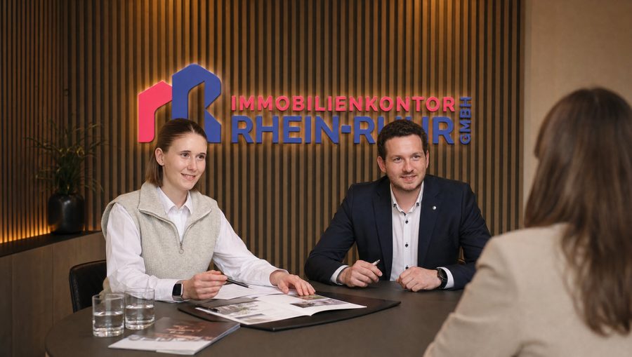 Persönliche Ansprechpartner von Immobilienkontor Rhein-Ruhr im Beratungsgespräch